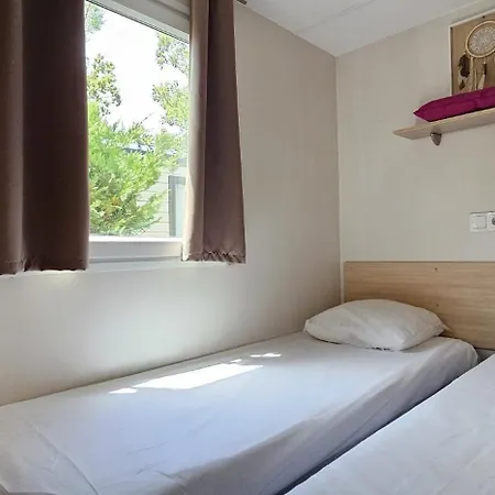 Kemp Mobil-home Poney 3 Etoiles *